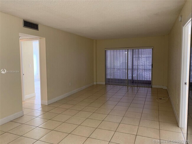 Foto del edificio - 4152 Inverrary Dr