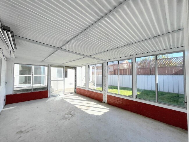 Foto del edificio - 122 Cherry Ave