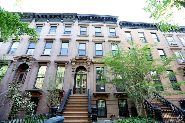 Building Photo - 379 Union St