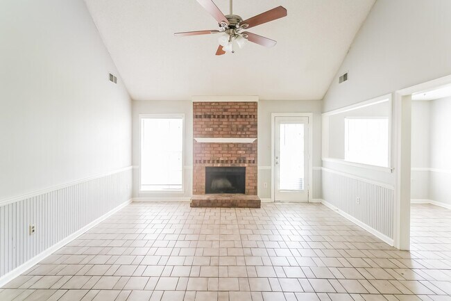 Building Photo - 6575 Pine Top Cir N
