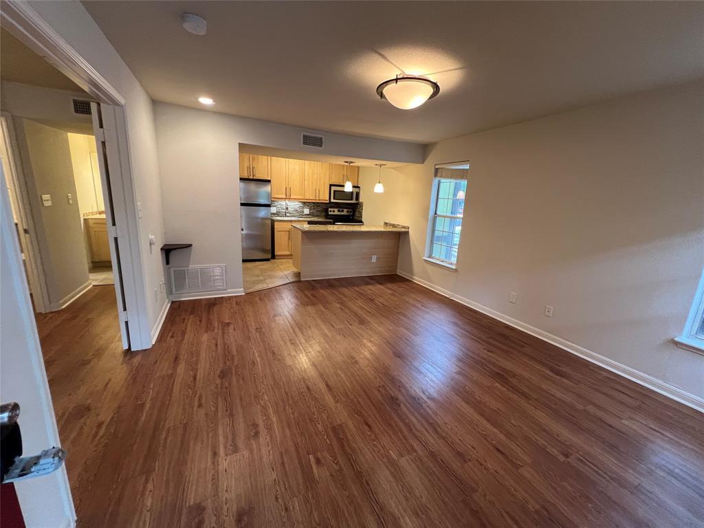 Foto principal - 7685 Northcross Dr