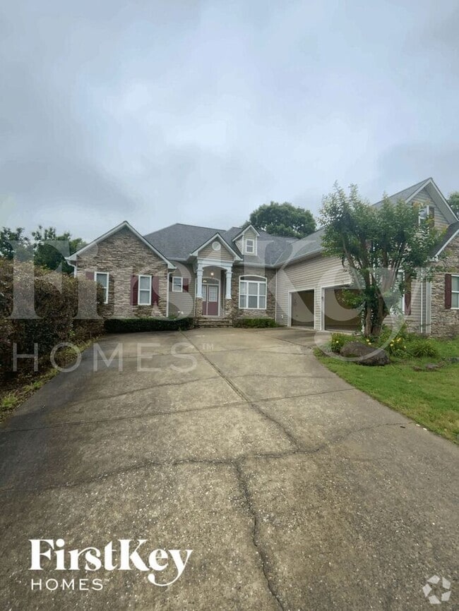 Building Photo - 33 Roberson Dr