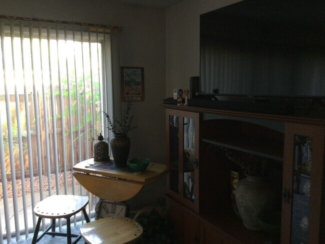 Building Photo - Furnished 2 bedroom Condo in Boulder walking distance to CU.