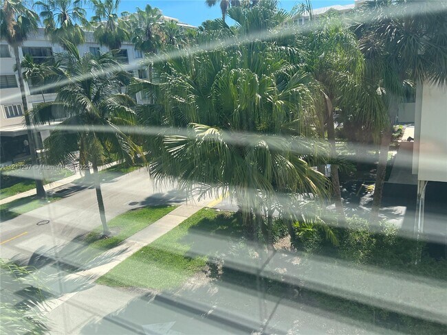 Foto del edificio - 240 Galen Dr