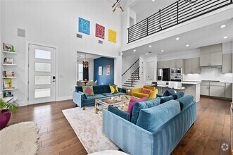 Building Photo - 5904 Florencia Ln