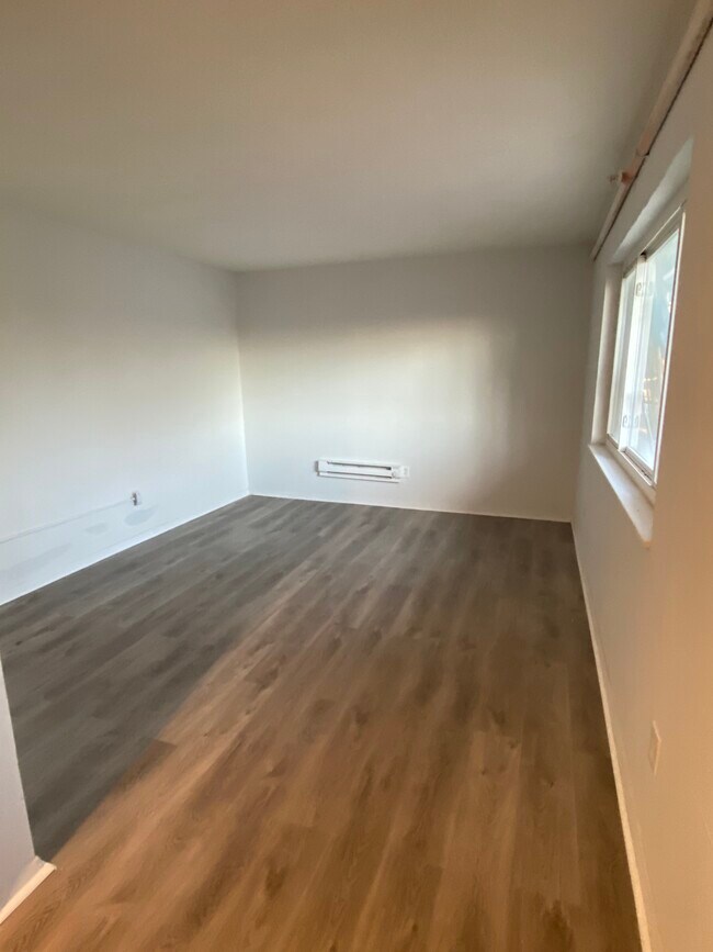 Sala de estar - 3935 Linden Ave