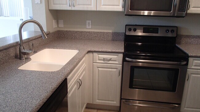 Building Photo - 1205 Belmont Pl