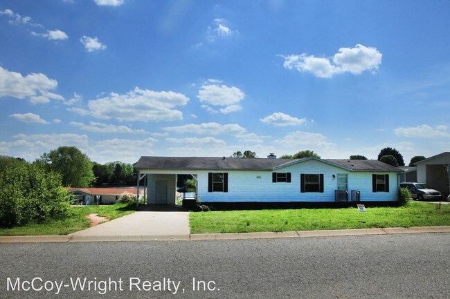 Foto del edificio - 3 br, 2 bath House - 111 Flynn Dr.