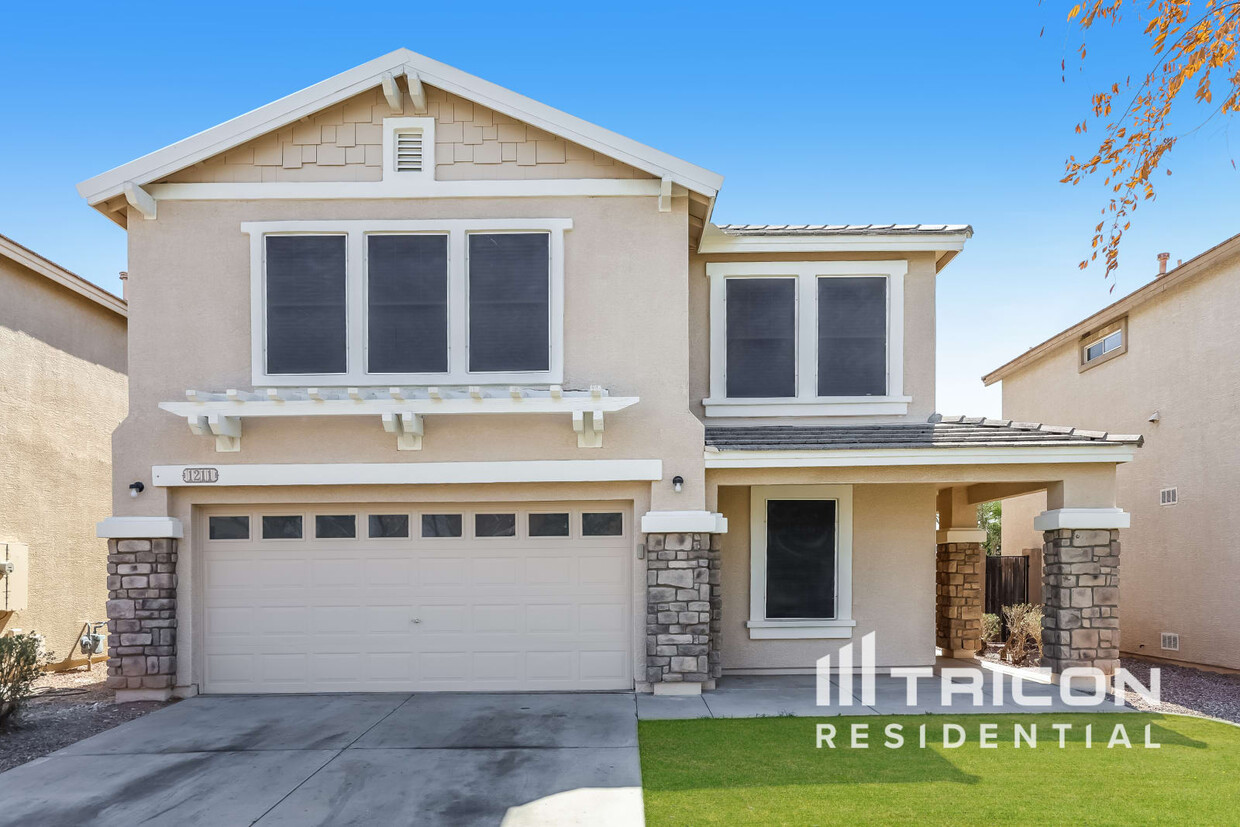 Foto principal - 1211 S 119th Dr