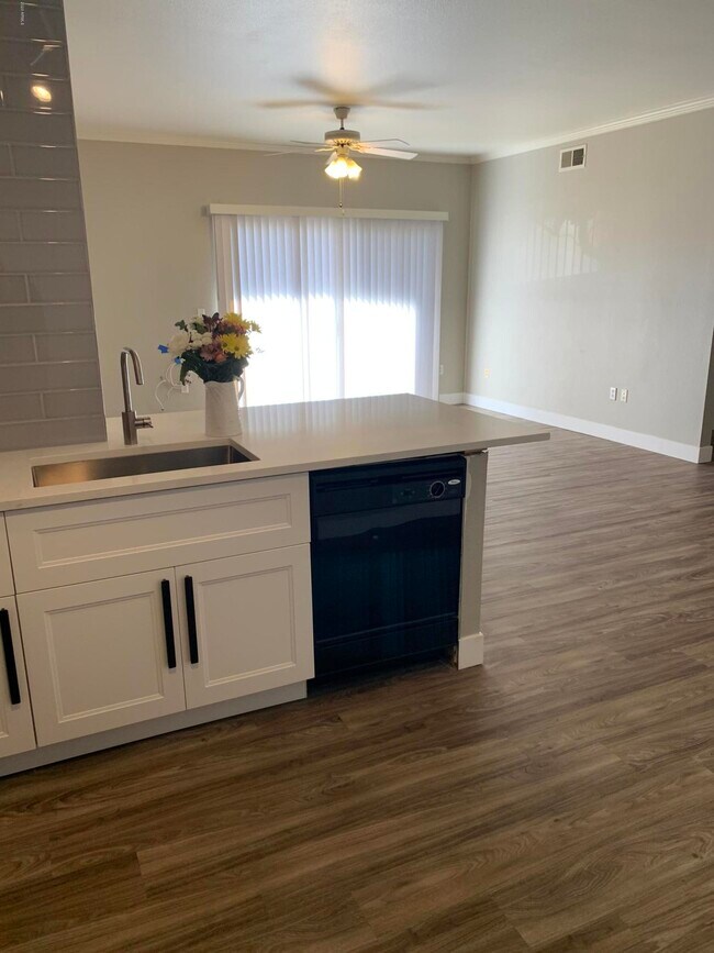 Building Photo - 16013 S Desert Foothills Pkwy