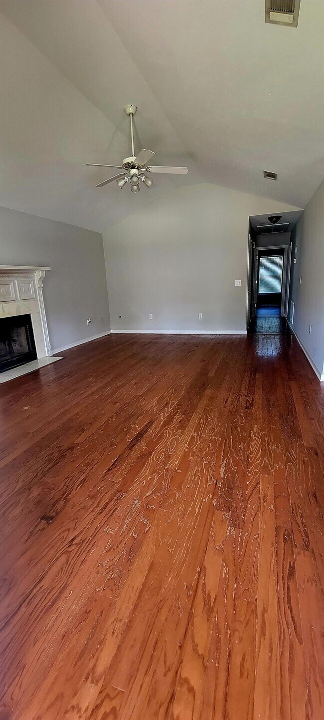 Foto del edificio - 329 Evergreen Way