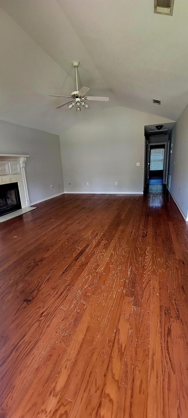 Photo - 329 Evergreen Way House