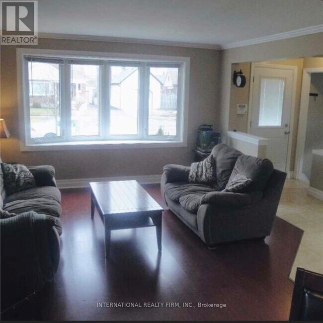 Photo du bâtiment - 164 Central Park Blvd S