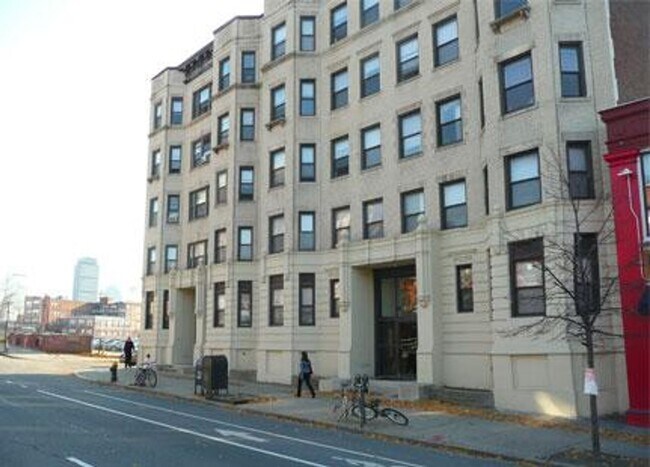 Foto del edificio - 3BR 1Bth unit. Heat/Hot Water included! Great location!