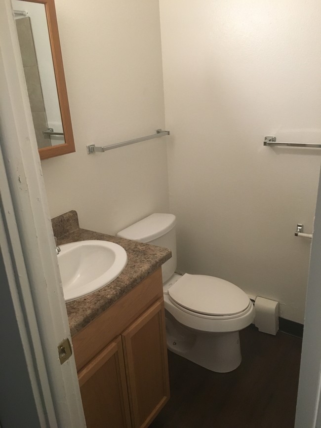 Baño - Fairway Valley Apartments