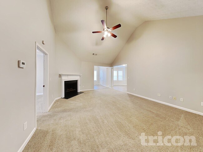 Foto del edificio - 5315 Yellow Pine Dr