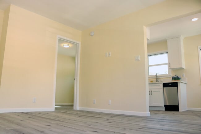 Living room - 1155 N Columbus Ave