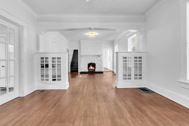 Building Photo - 1851 Manila Ave