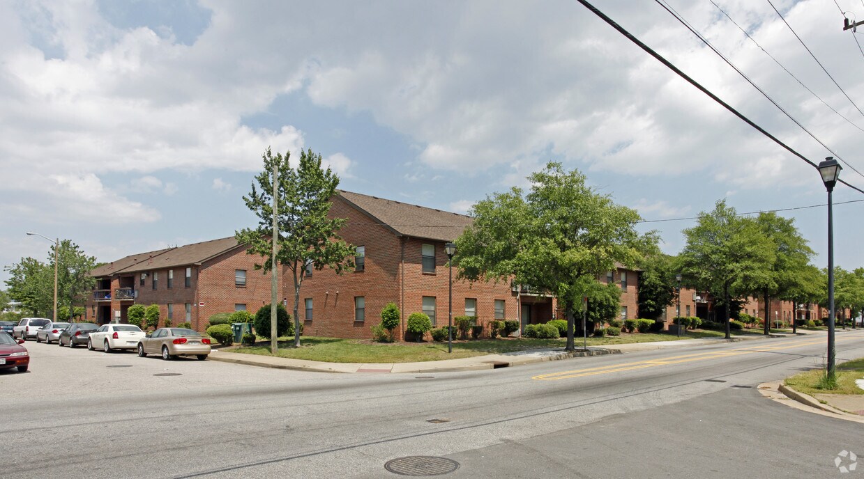 Primary Photo - Paridise Gardens Apartments