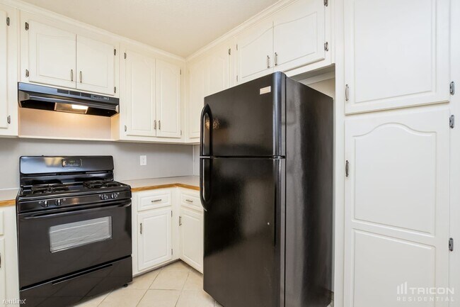 Building Photo - 1601 Larkwood Dr