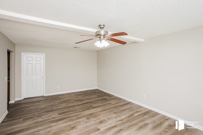 Foto del edificio - 145 Fox Grove Cir
