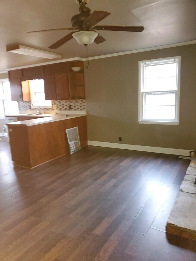 Building Photo - 128 County Rd 240