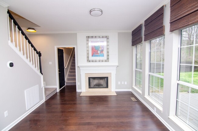 Photo - 300 Colfax Dr House