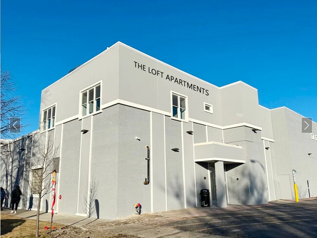 Building Photo - 1718 W Lake St