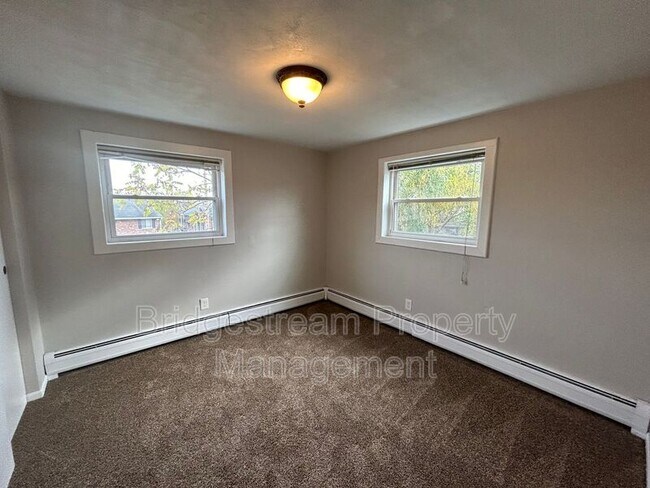 Building Photo - 413 Briarwood Ave