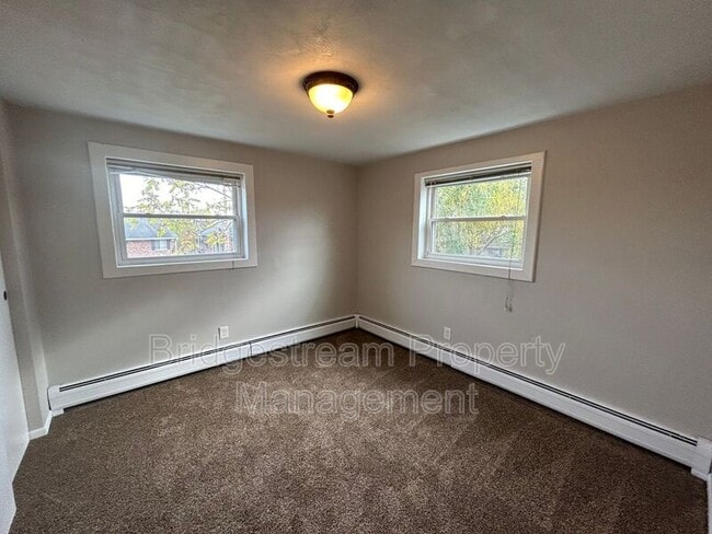 Foto del edificio - 413 Briarwood Ave