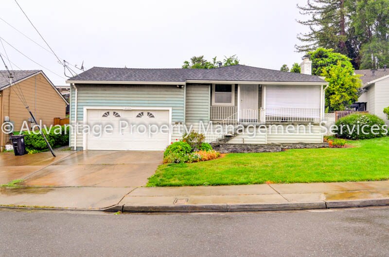 Foto principal - 19165 Almond Rd