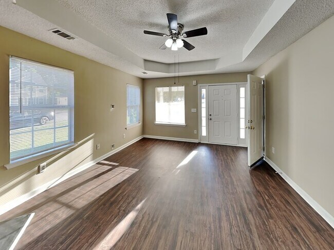 Foto del edificio - Wonderful 3 Bedroom Home in Union City! Av...