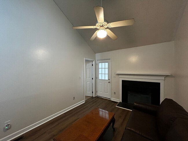 Foto del edificio - Room in Townhome on Oakland Hills Way