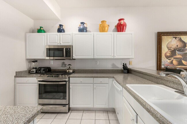 Foto del edificio - 8270 Hayden Rd
