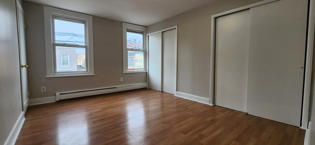 Building Photo - 216 Elm St