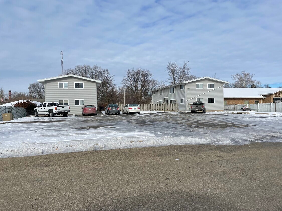Ample off street parking - 316 E Randolph St