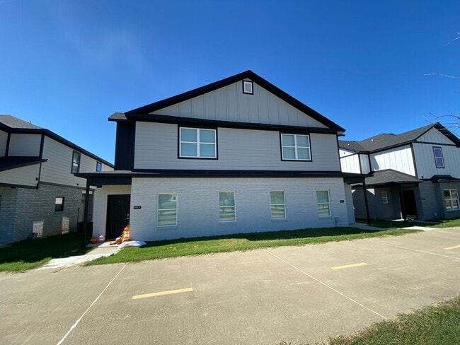 Photo - 919 S Rupple Rd Apartment