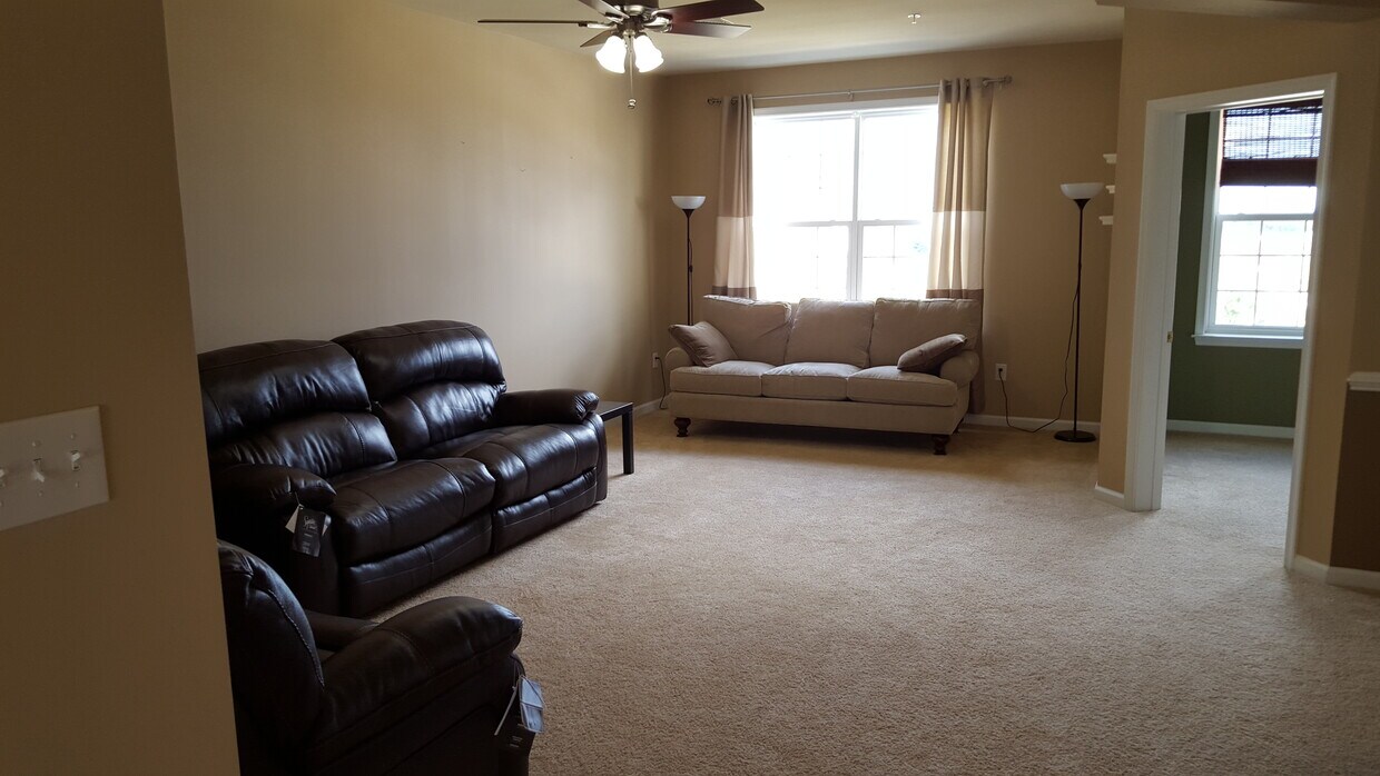 Living Room - 42561 Highgate Terrace