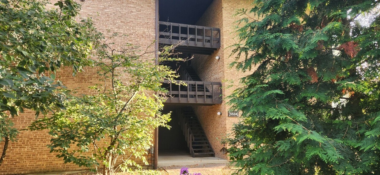 Primary Photo - 5542 E Lake Dr
