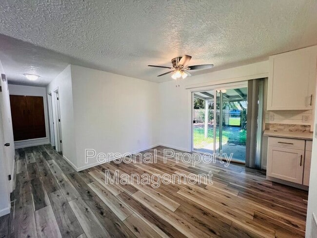 Building Photo - 3912 NE 61st Ave