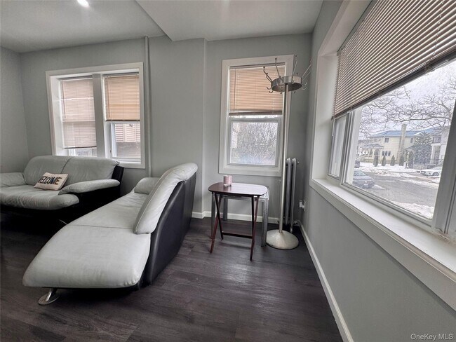 Foto del edificio - 645 E Beech St