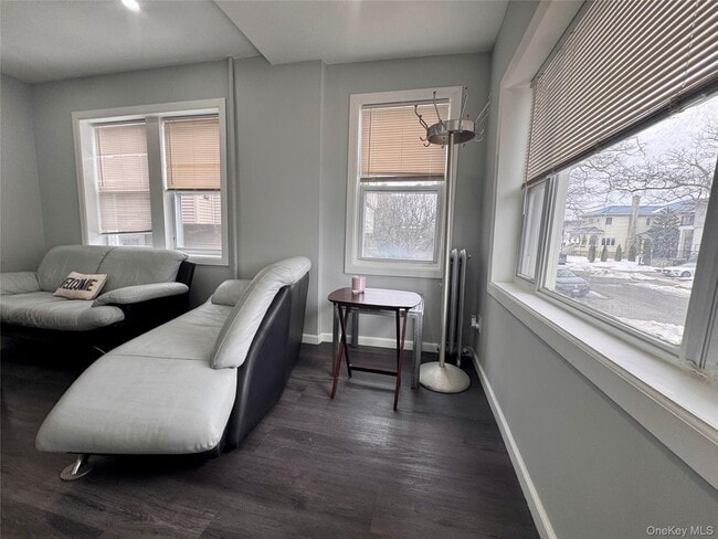 Building Photo - 645 E Beech St