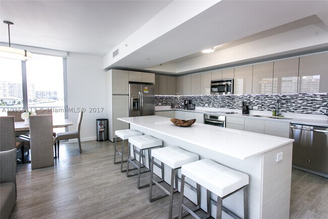 Foto del edificio - 2600 E Hallandale Beach Blvd