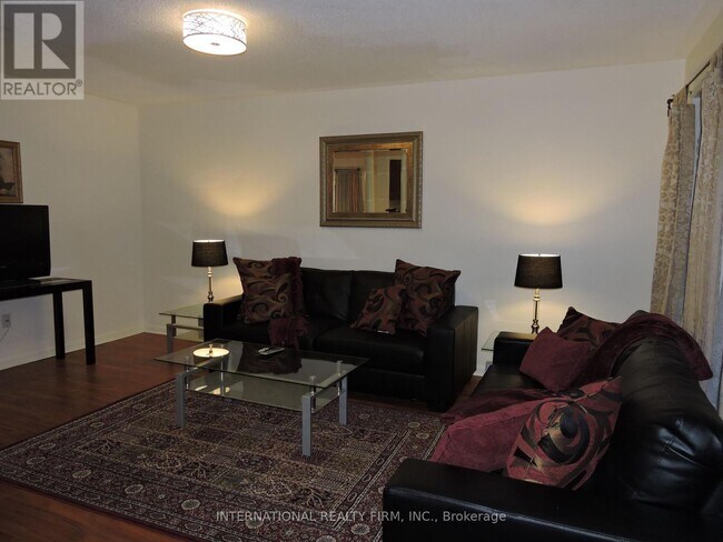 Building Photo - 2453 Baintree Crescent