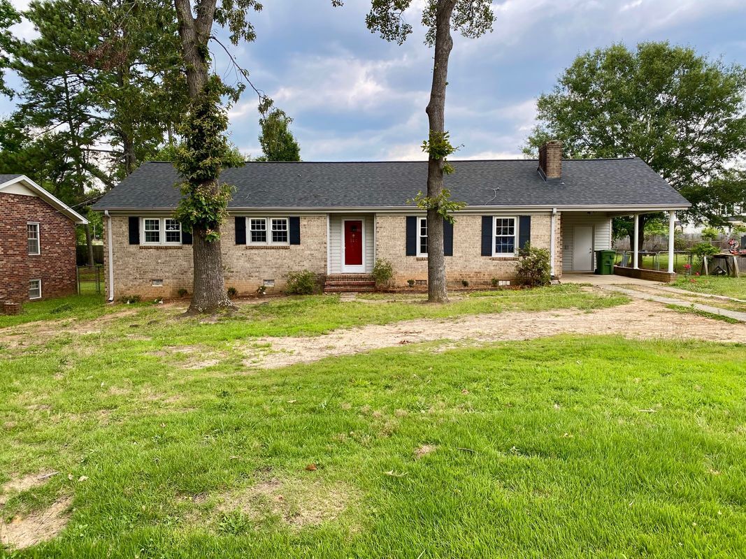 Foto principal - 112 Pinehurst Dr