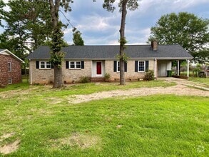 Building Photo - 112 Pinehurst Dr