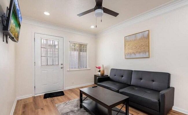 Foto del edificio - 1161 W 38th St