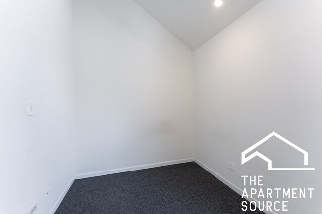 Foto del edificio - 2438 N Ashland Ave