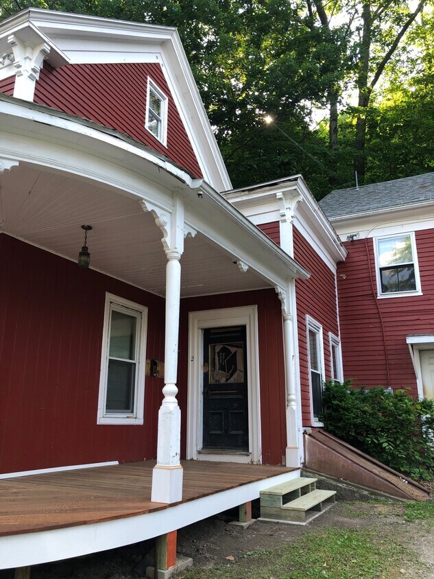 Exterior-set over 3 levels - 123 Bridge St