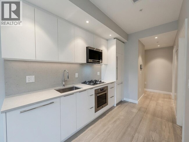 Building Photo - 6138 Birney Ave